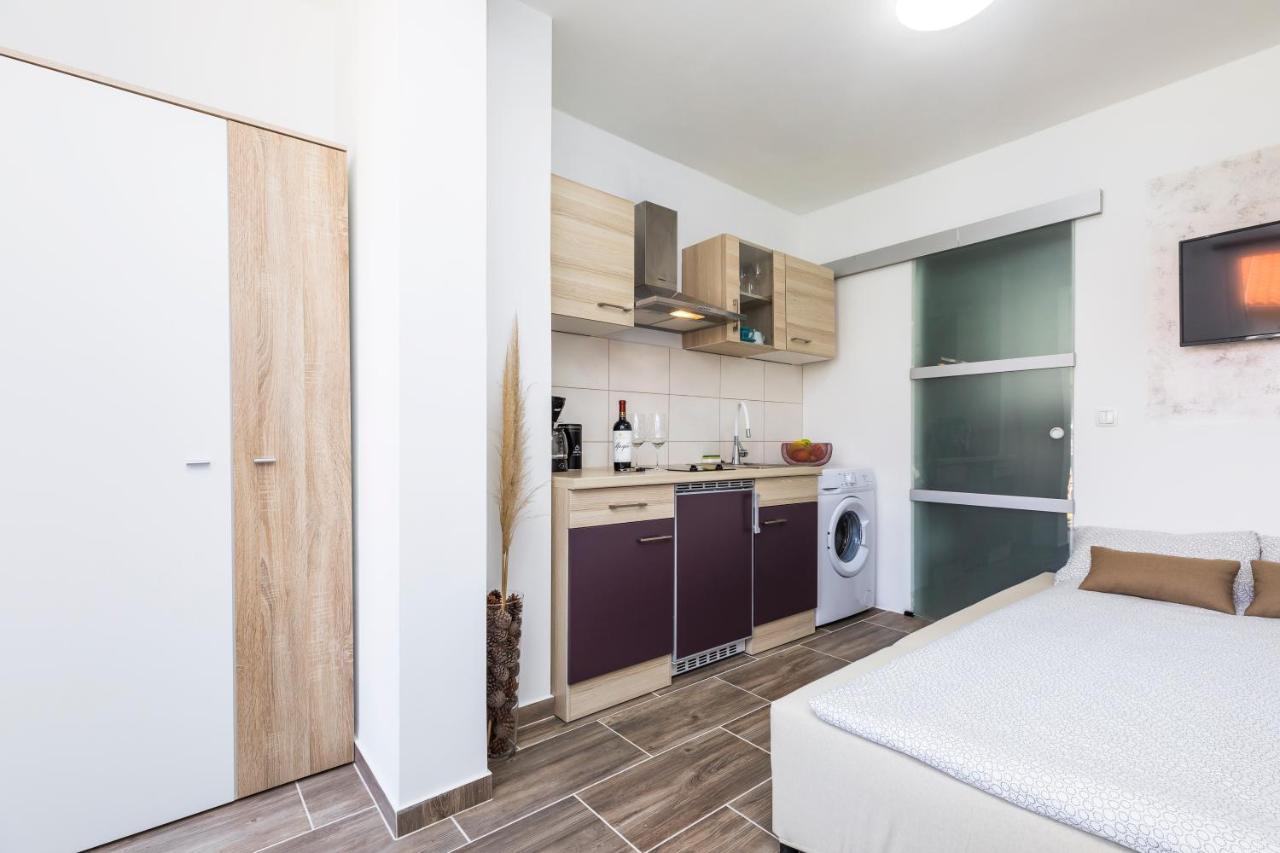 Studio Apartment Pinetree - Mali Lošinj Buitenkant foto